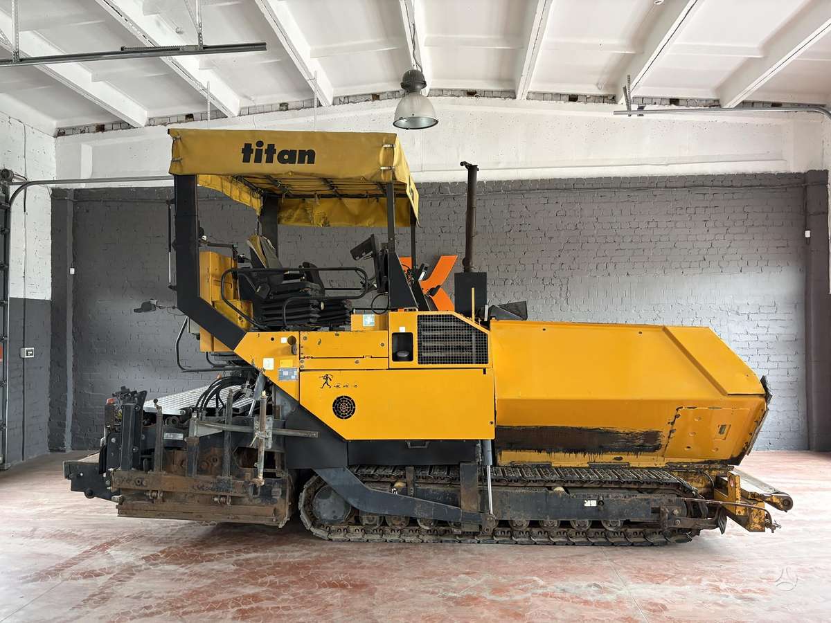 Titan 325 EPM, paving machinery