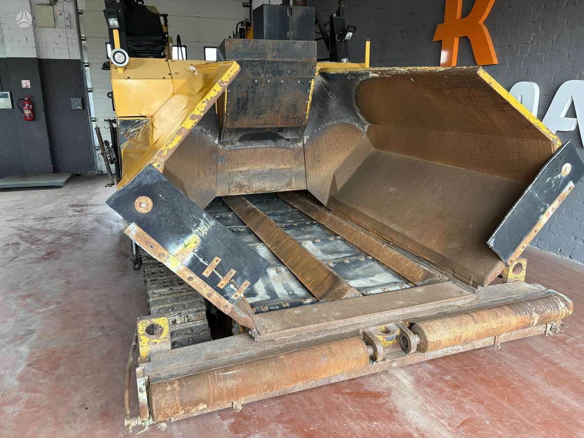 Titan 325 EPM, paving machinery