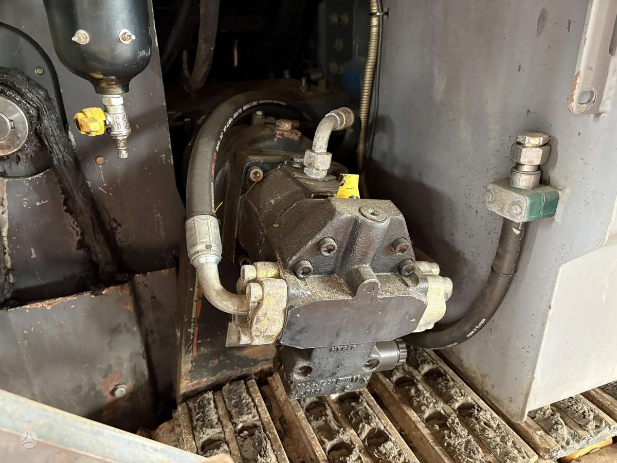 Titan 325 EPM, paving machinery