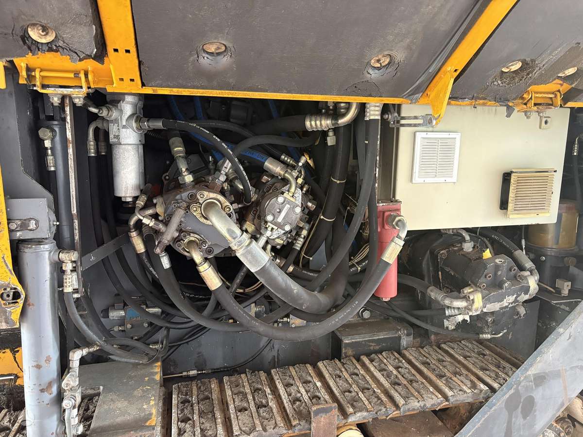 Titan 325 EPM, paving machinery