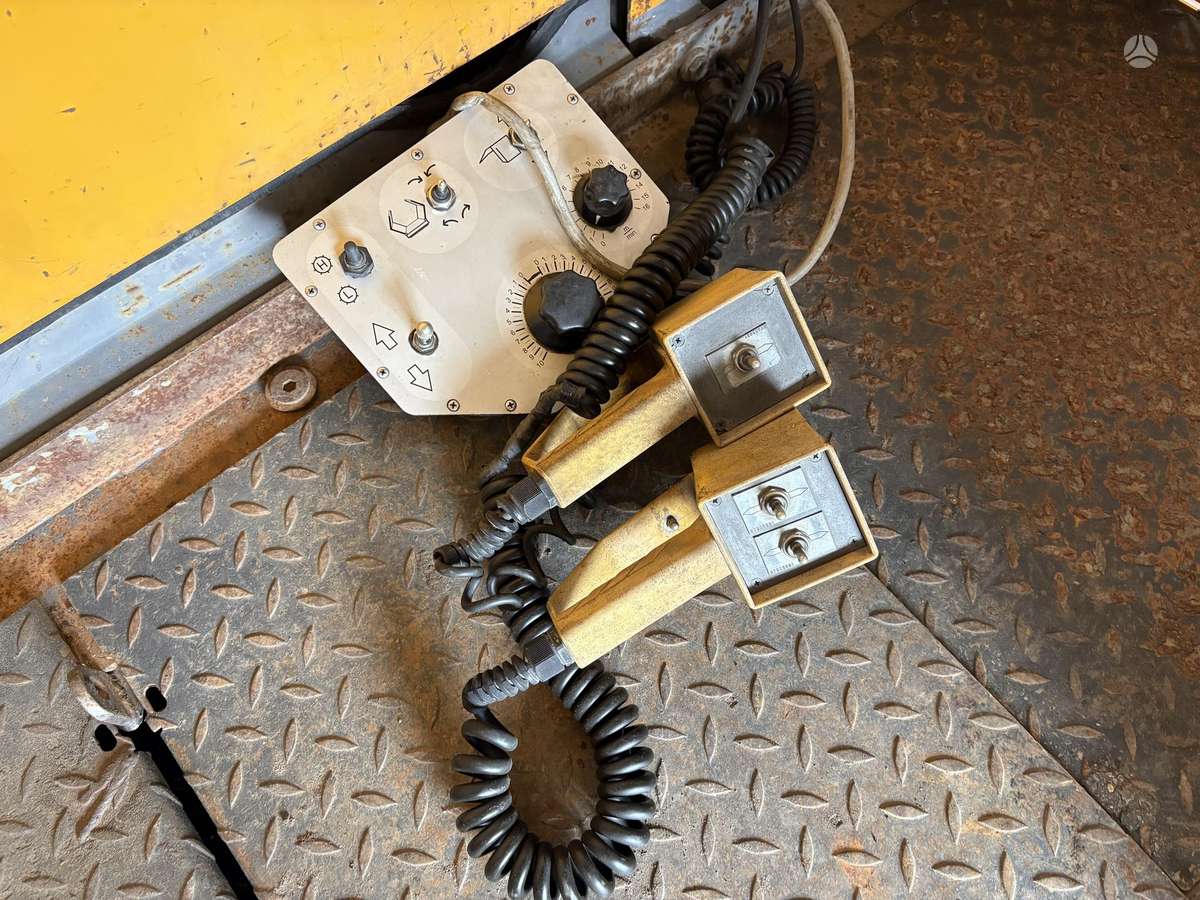 Titan 325 EPM, paving machinery