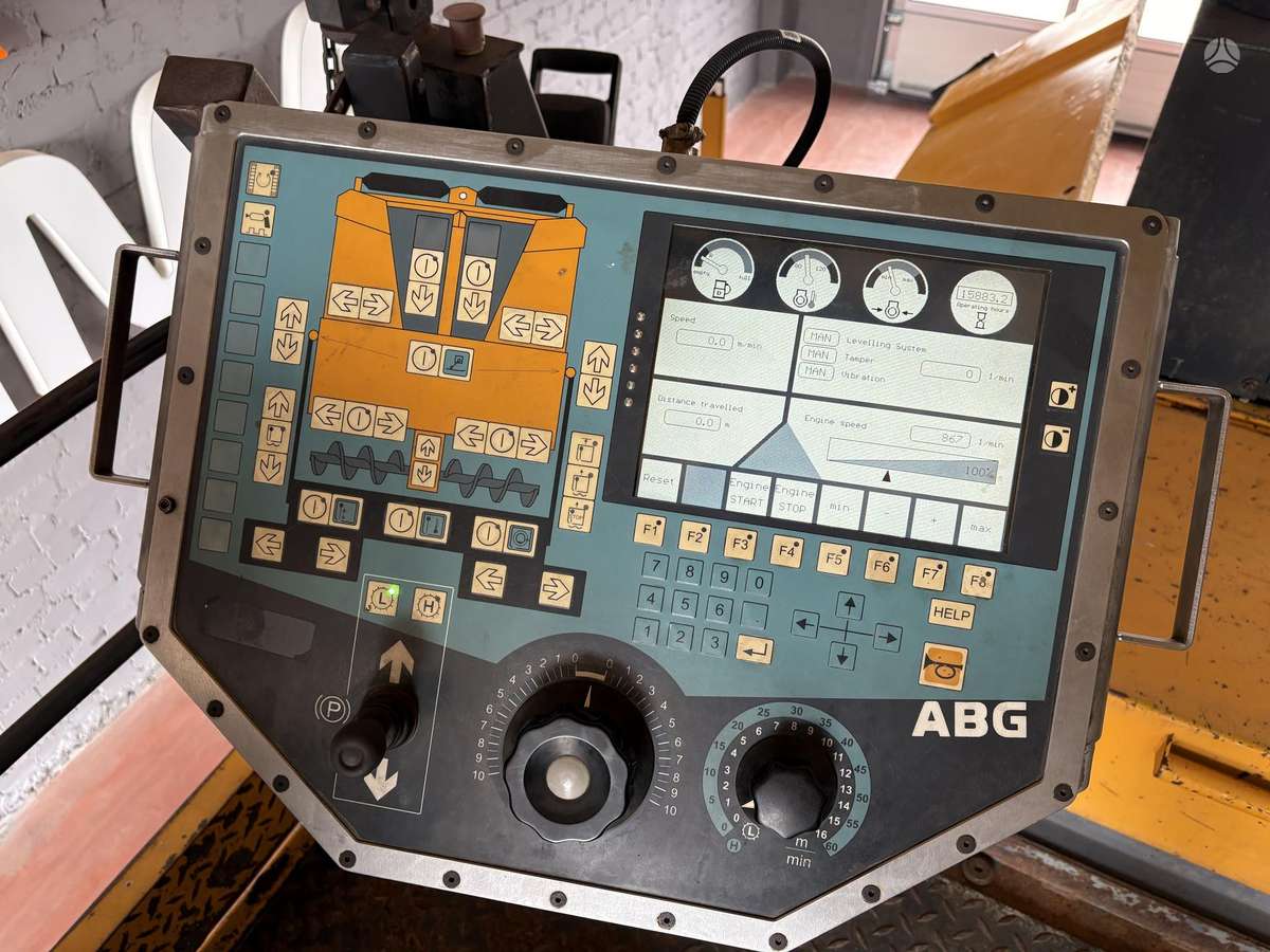 Titan 325 EPM, paving machinery