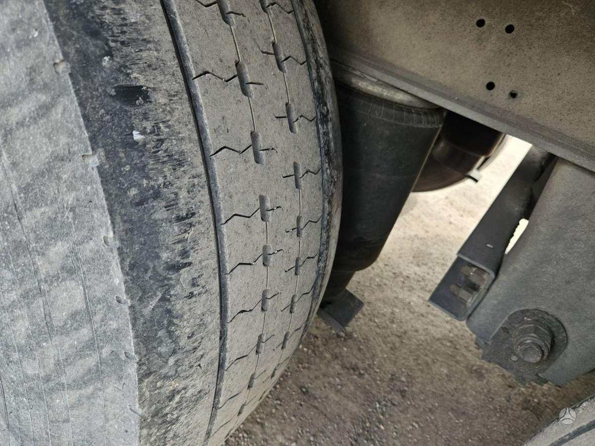Schmitz SCS 24, užuolaidinės / tentinės