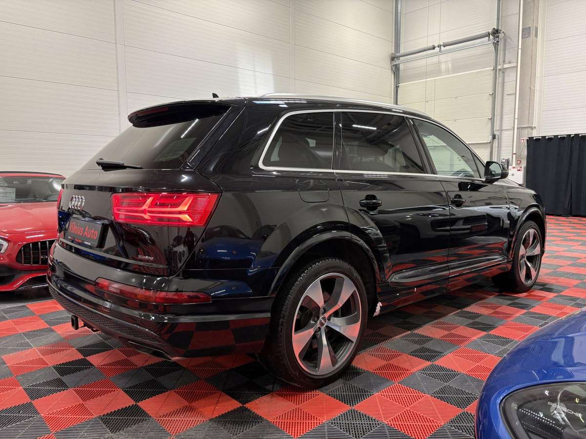 Audi Q7, 2.0 l., off-road / crossover