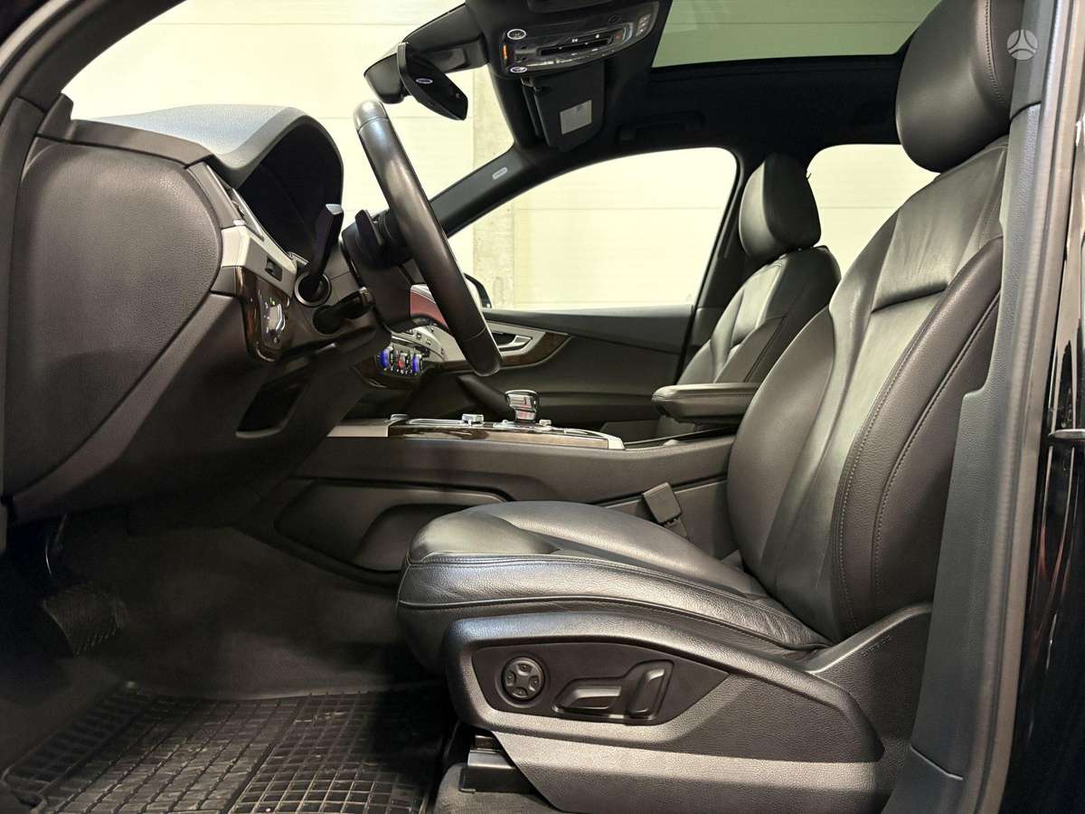 Audi Q7, 2.0 l., off-road / crossover