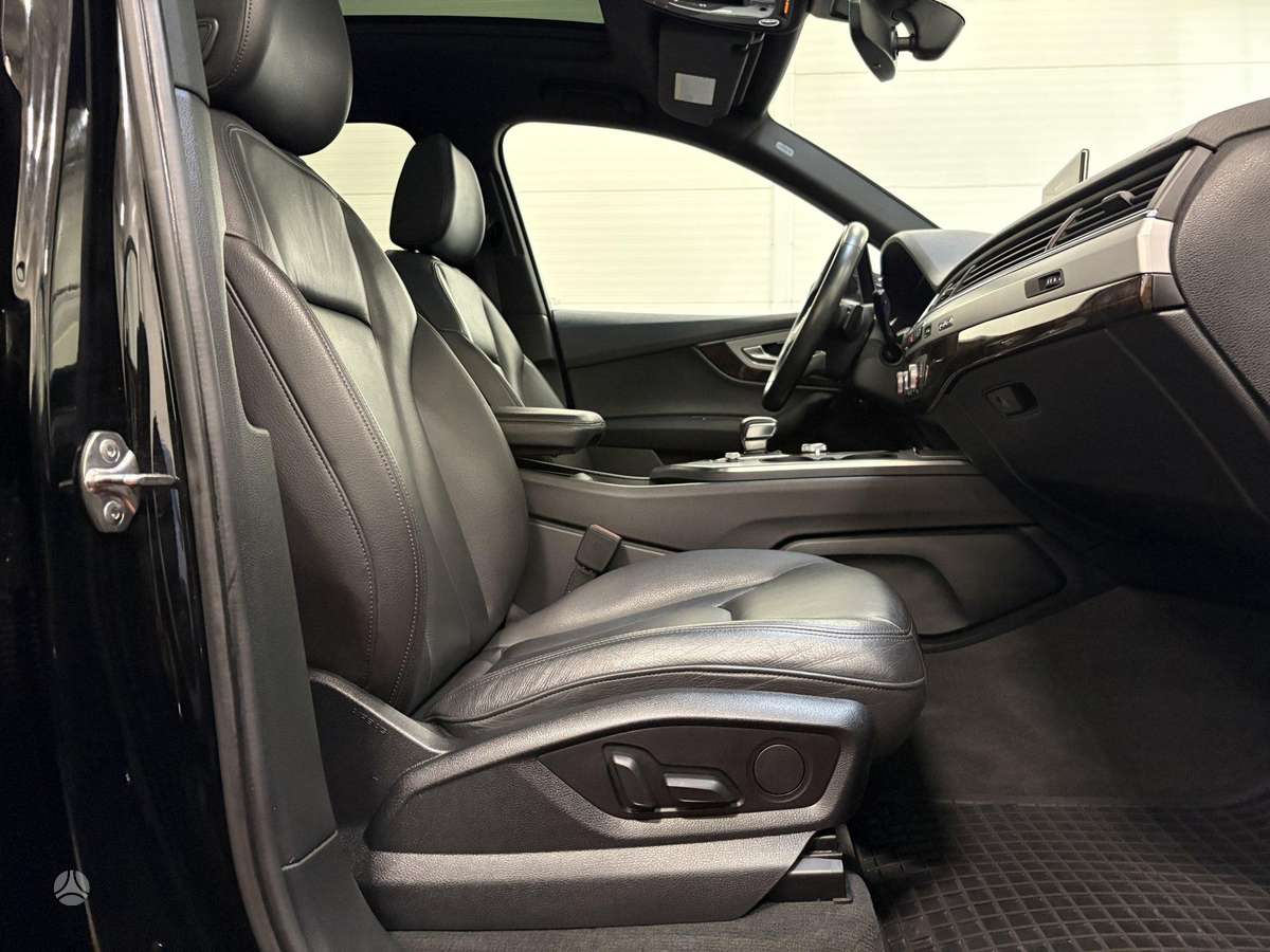 Audi Q7, 2.0 l., off-road / crossover