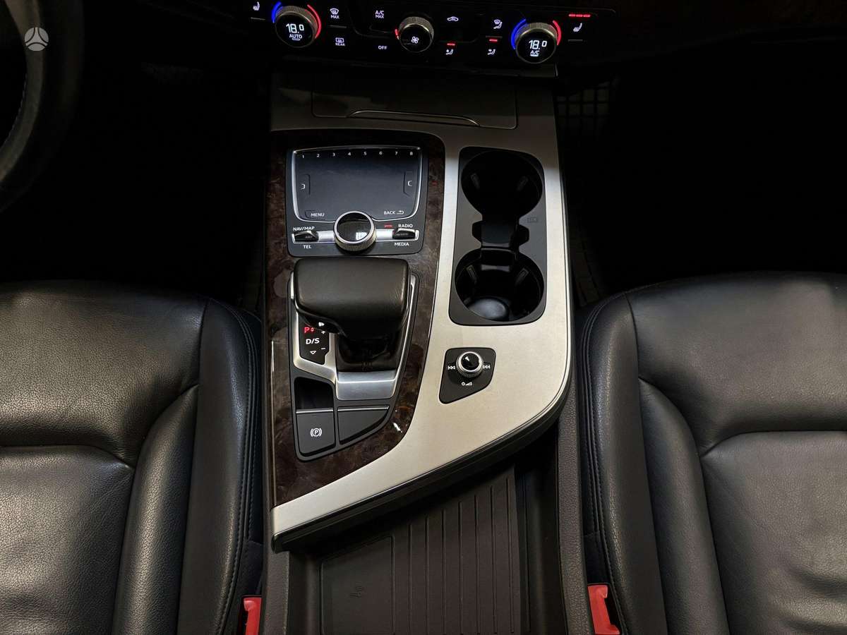 Audi Q7, 2.0 l., off-road / crossover