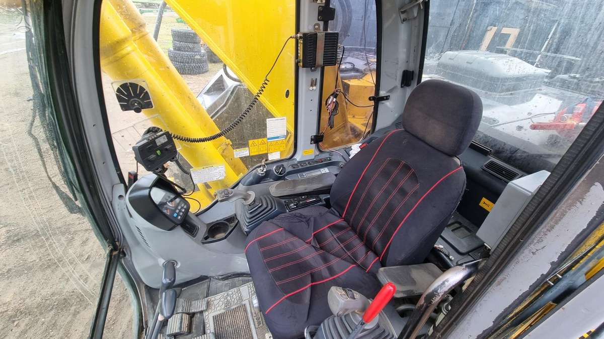 New Holland KOBELCO E235BSR-2, 3D SISTEMA, экскаваторы