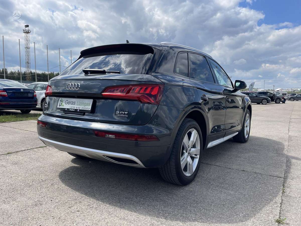 Audi Q5, 2.0 l., off-road / crossover