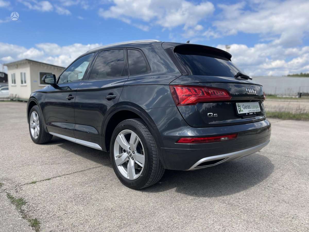 Audi Q5, 2.0 l., off-road / crossover