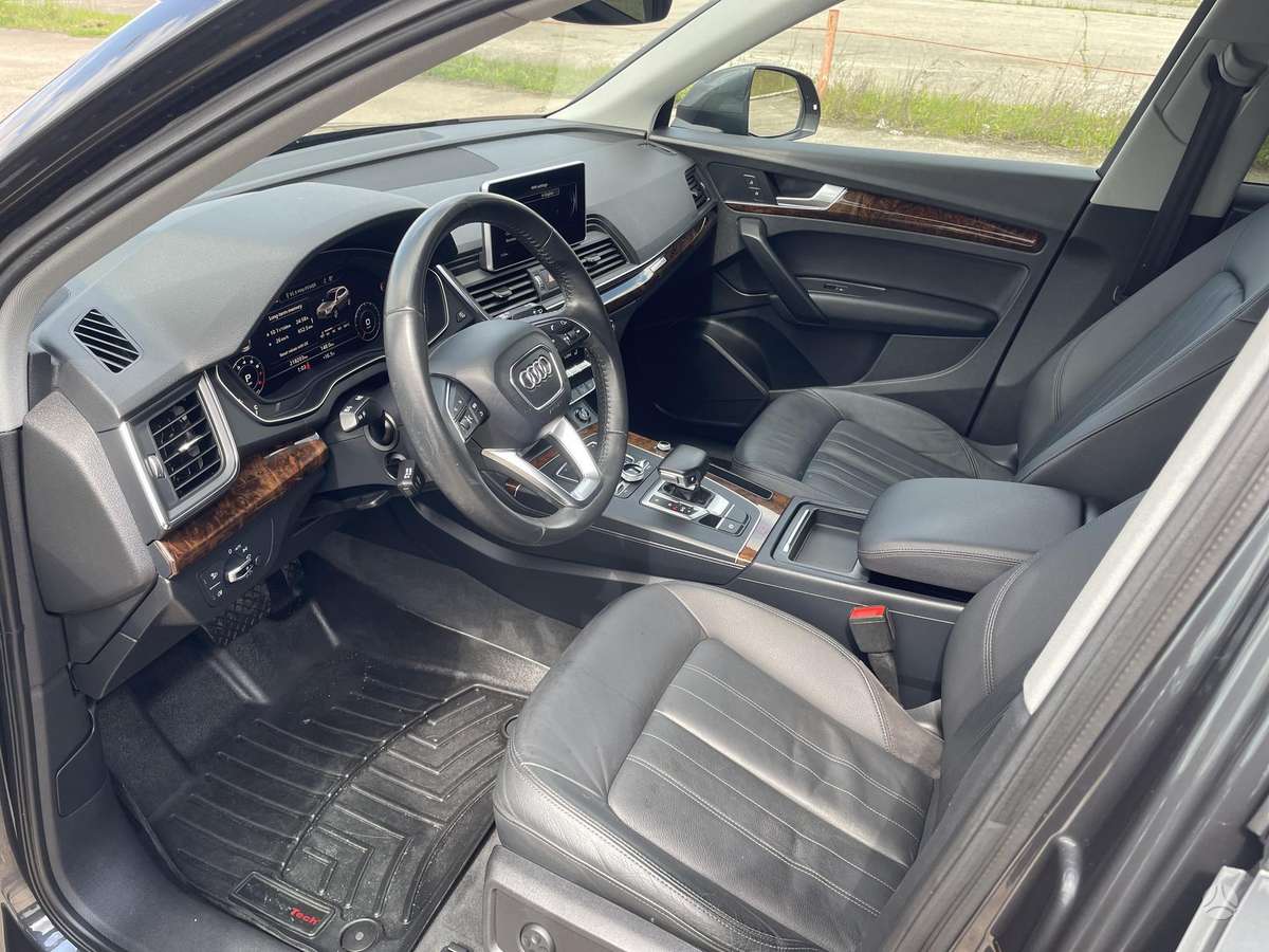 Audi Q5, 2.0 l., off-road / crossover