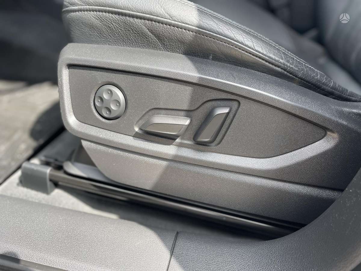 Audi Q5, 2.0 l., off-road / crossover
