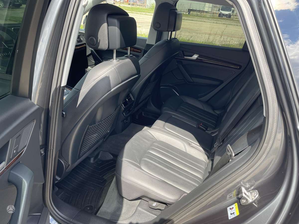 Audi Q5, 2.0 l., off-road / crossover
