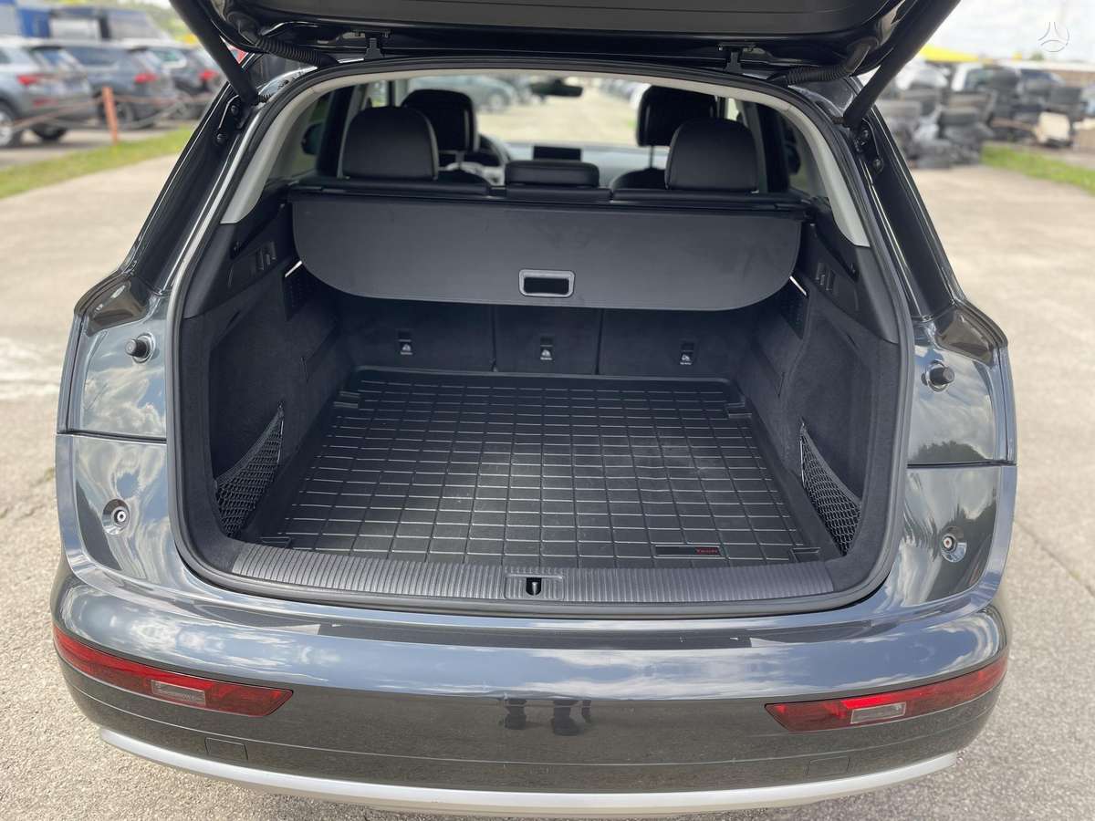 Audi Q5, 2.0 l., off-road / crossover