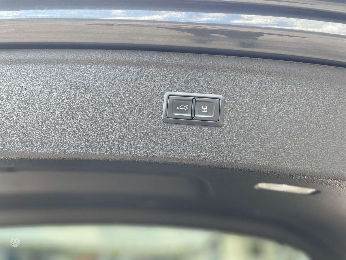 Audi Q5, 2.0 l., off-road / crossover