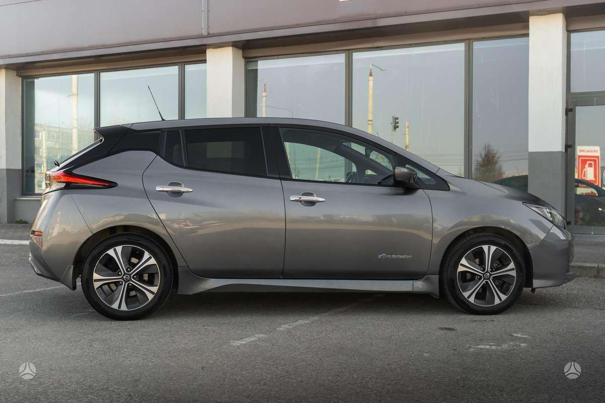 Nissan Leaf, hatchback