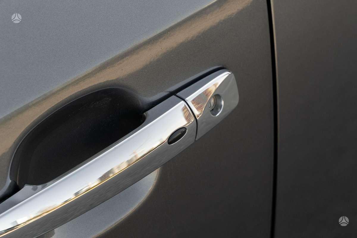Nissan Leaf, hatchback