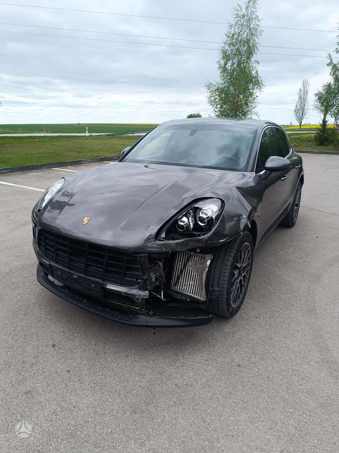 Porsche Macan - 1