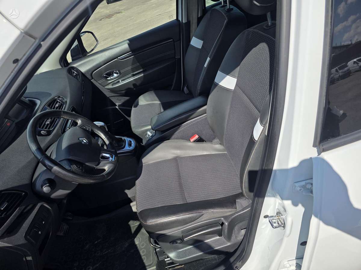 Renault Grand Scenic - 9