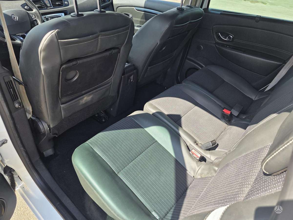 Renault Grand Scenic - 10