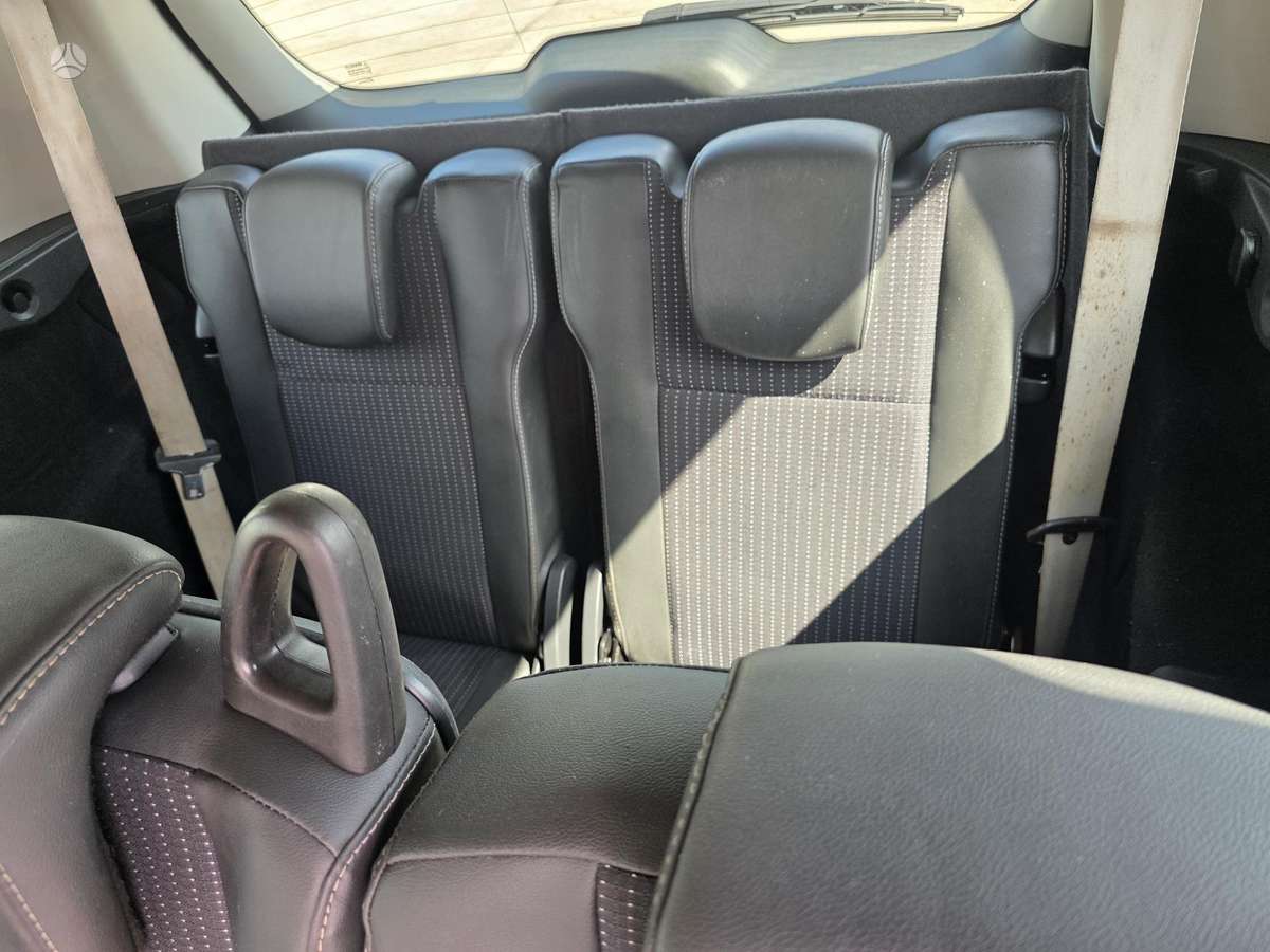Renault Grand Scenic - 11