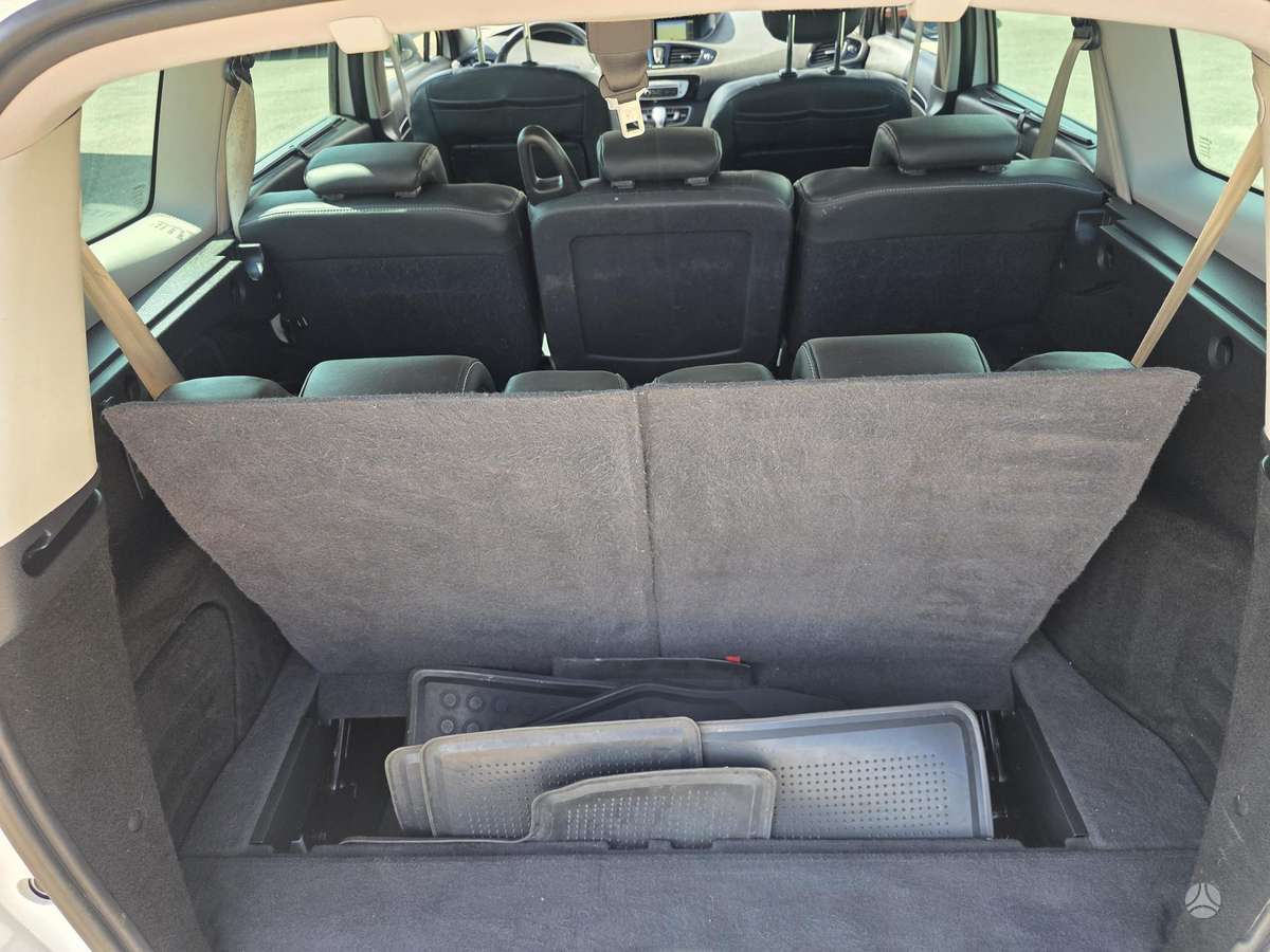Renault Grand Scenic - 12