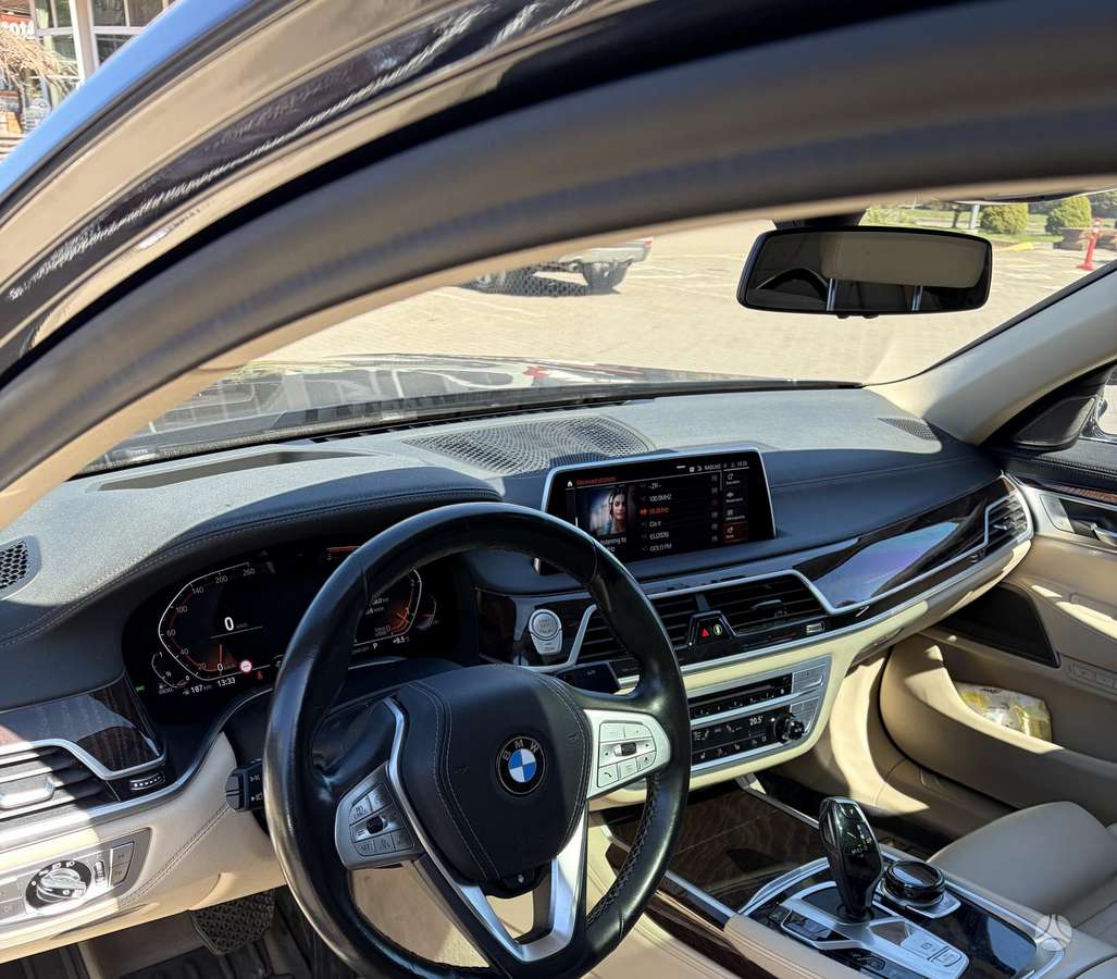 BMW 740, saloon / sedan
