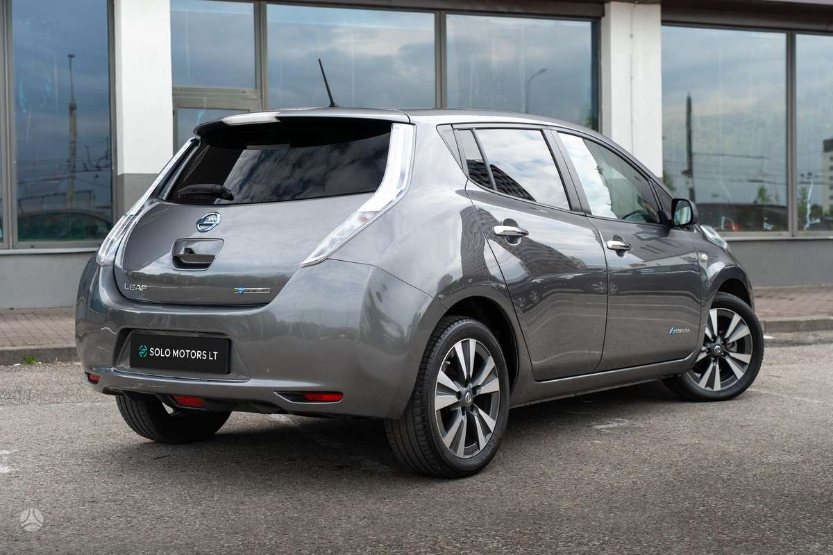 Nissan Leaf, hatchback