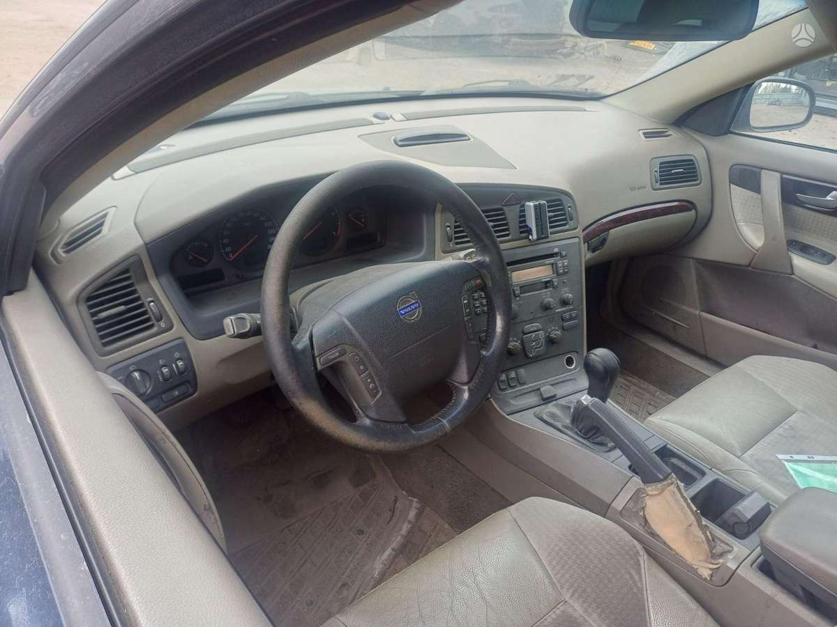 Volvo V70 for parts