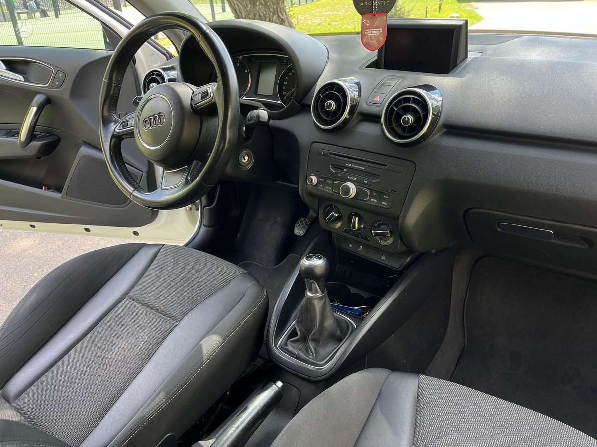 Audi A1, 1.6 l., Хэтчбек