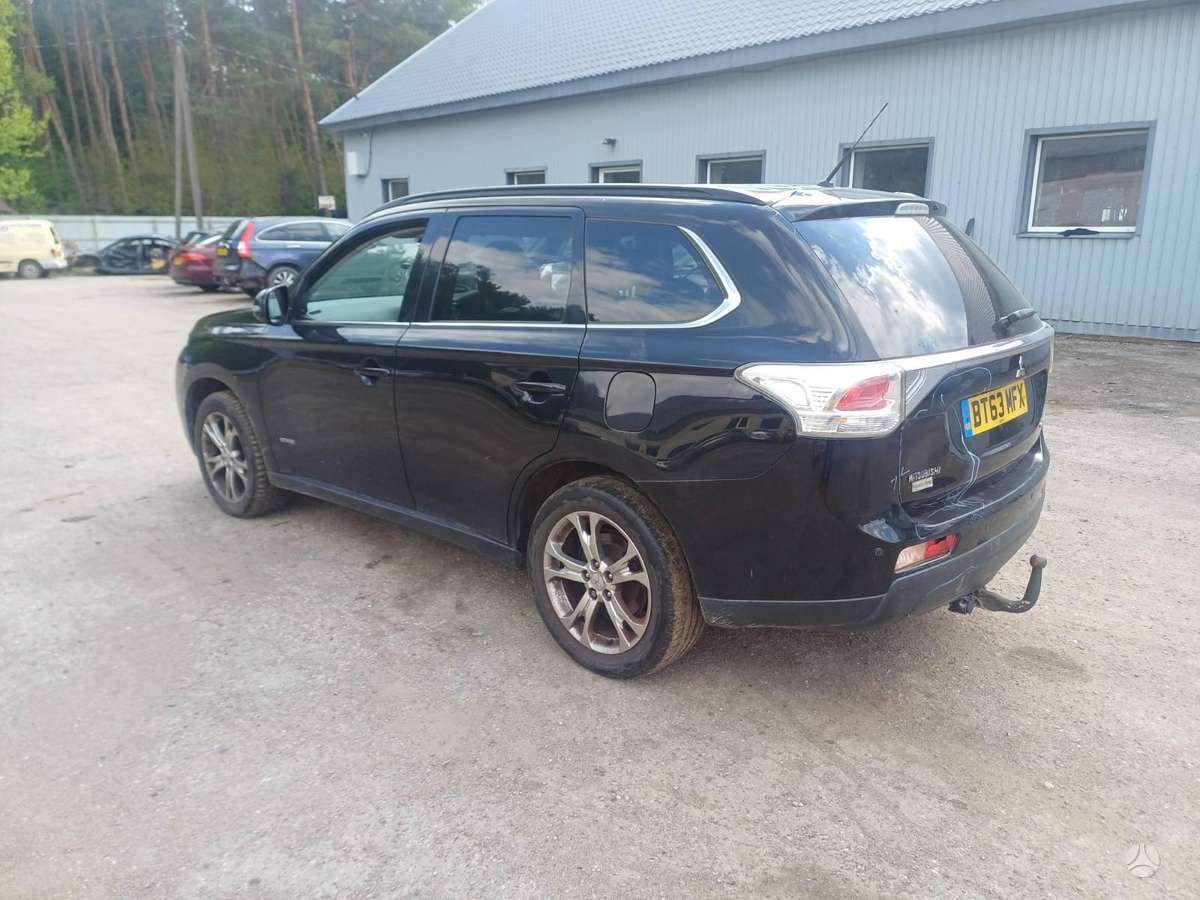 Mitsubishi Outlander rezerves daļās. Engine code 4n14 color code x42
