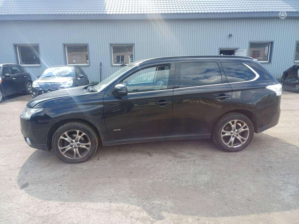 Mitsubishi Outlander rezerves daļās. Engine code 4n14 color code x42