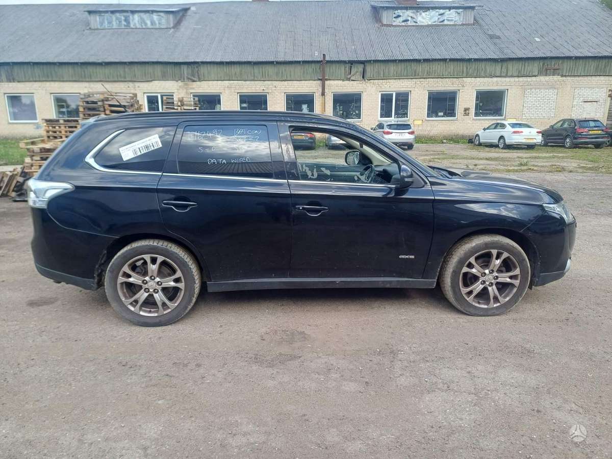Mitsubishi Outlander for parts. Engine code 4n14 color code x42