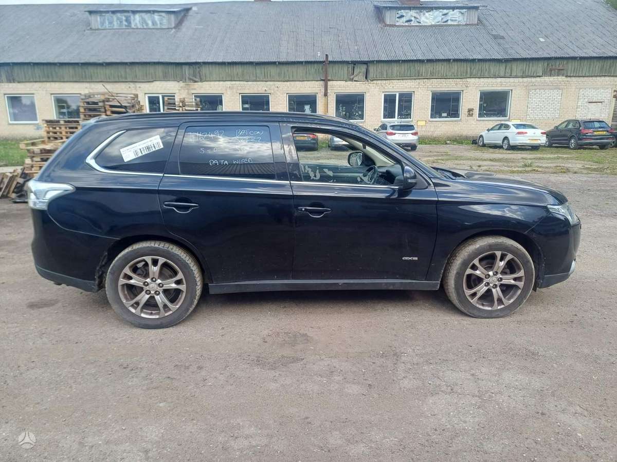 Mitsubishi Outlander rezerves daļās. Engine code 4n14 color code x42
