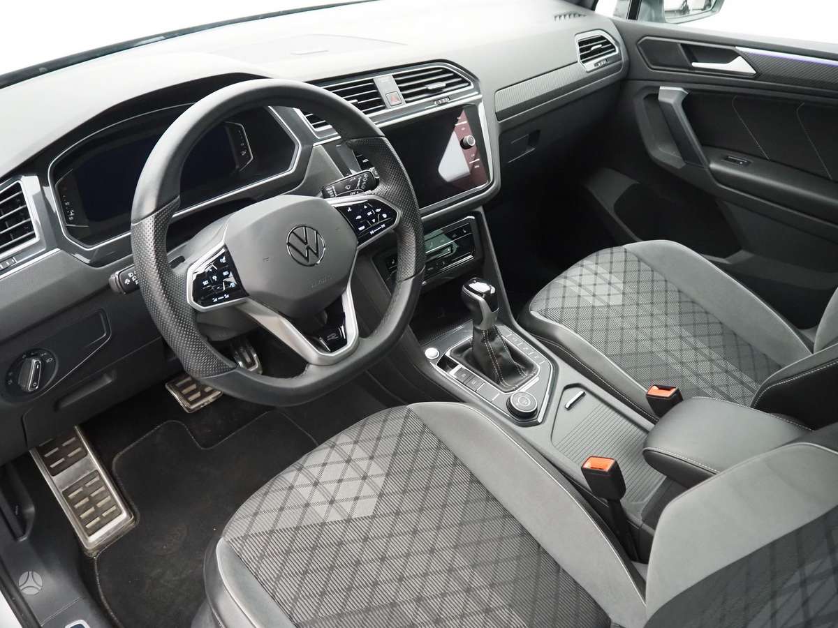 Volkswagen Tiguan - 9