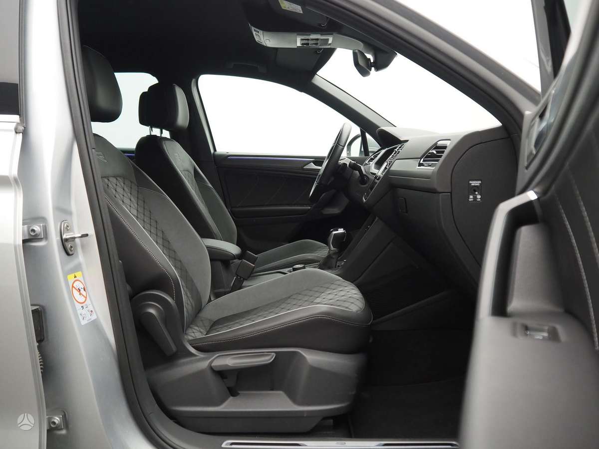 Volkswagen Tiguan - 11