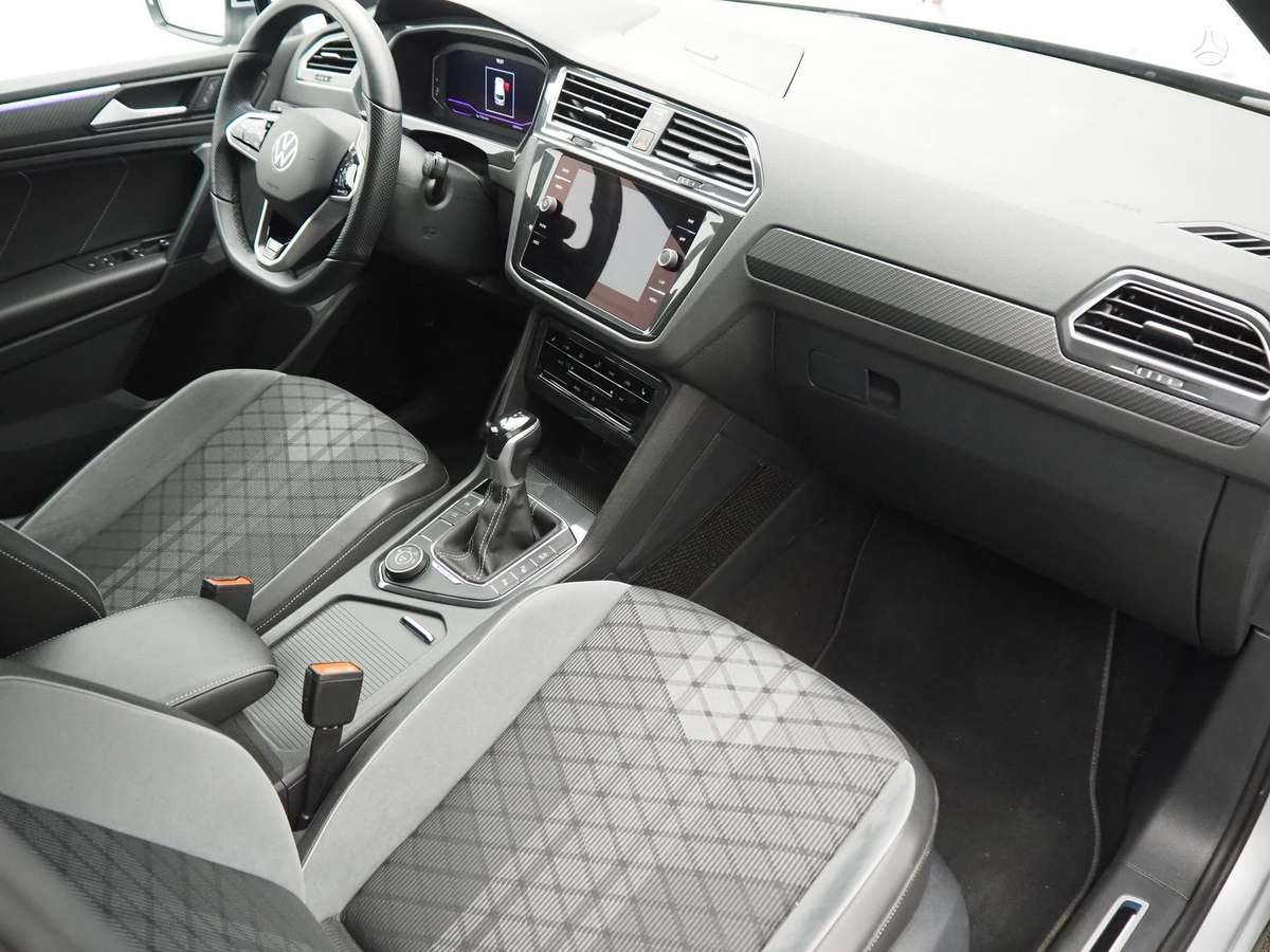 Volkswagen Tiguan - 12