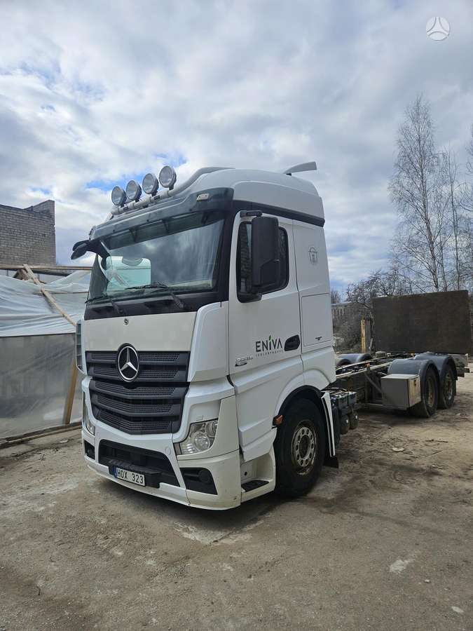 Mercedes-Benz 2545, cab-chassis trucks