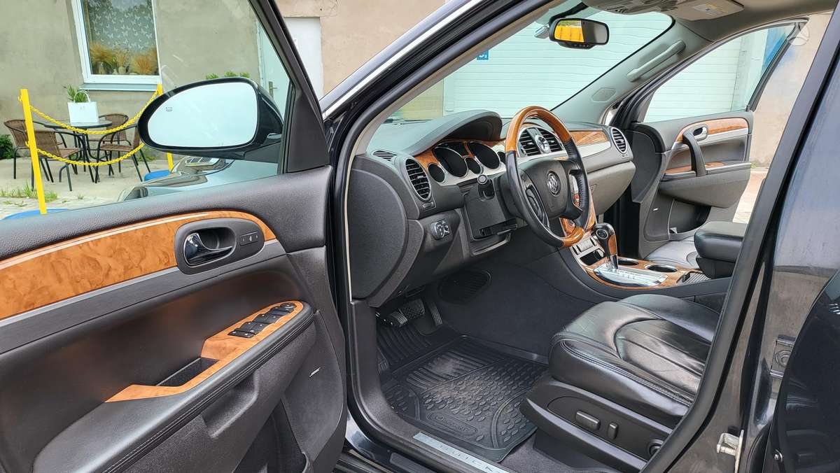 Buick Enclave, 3.6 l., off-road / crossover