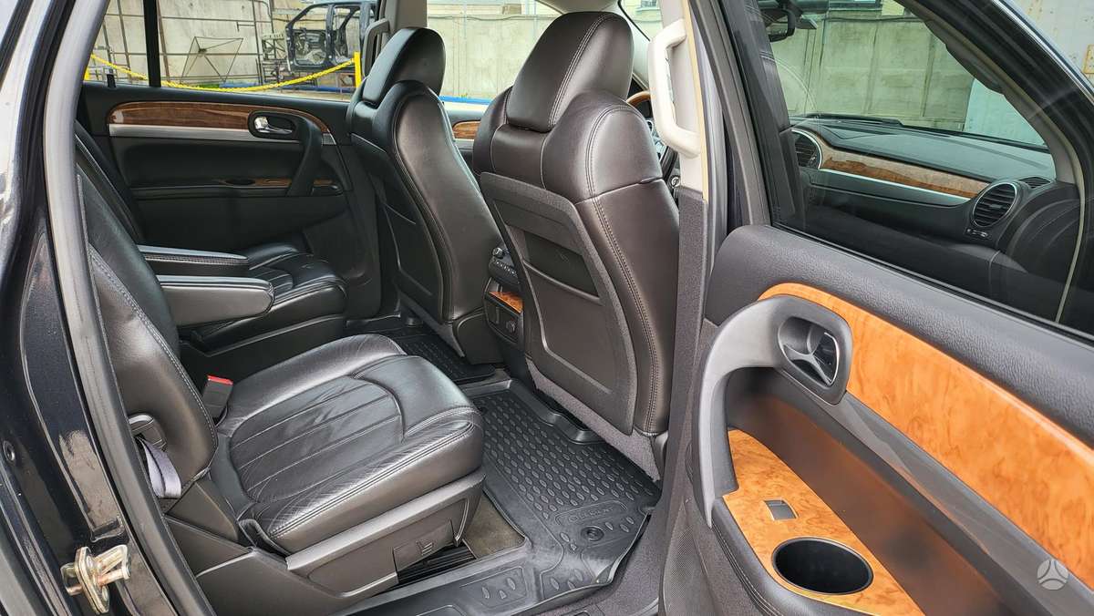 Buick Enclave, 3.6 l., off-road / crossover