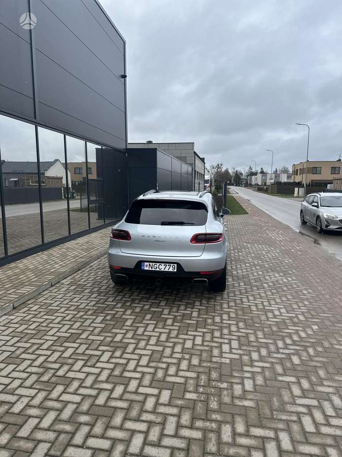 Porsche Macan, 2.0 l., off-road / crossover