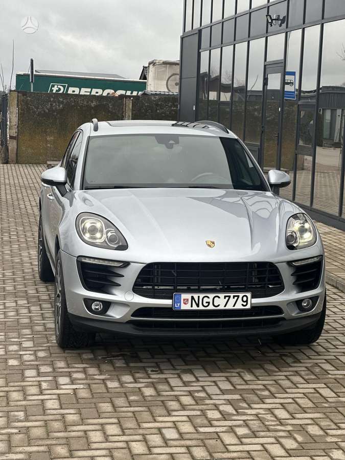 Porsche Macan, 2.0 l., off-road / crossover