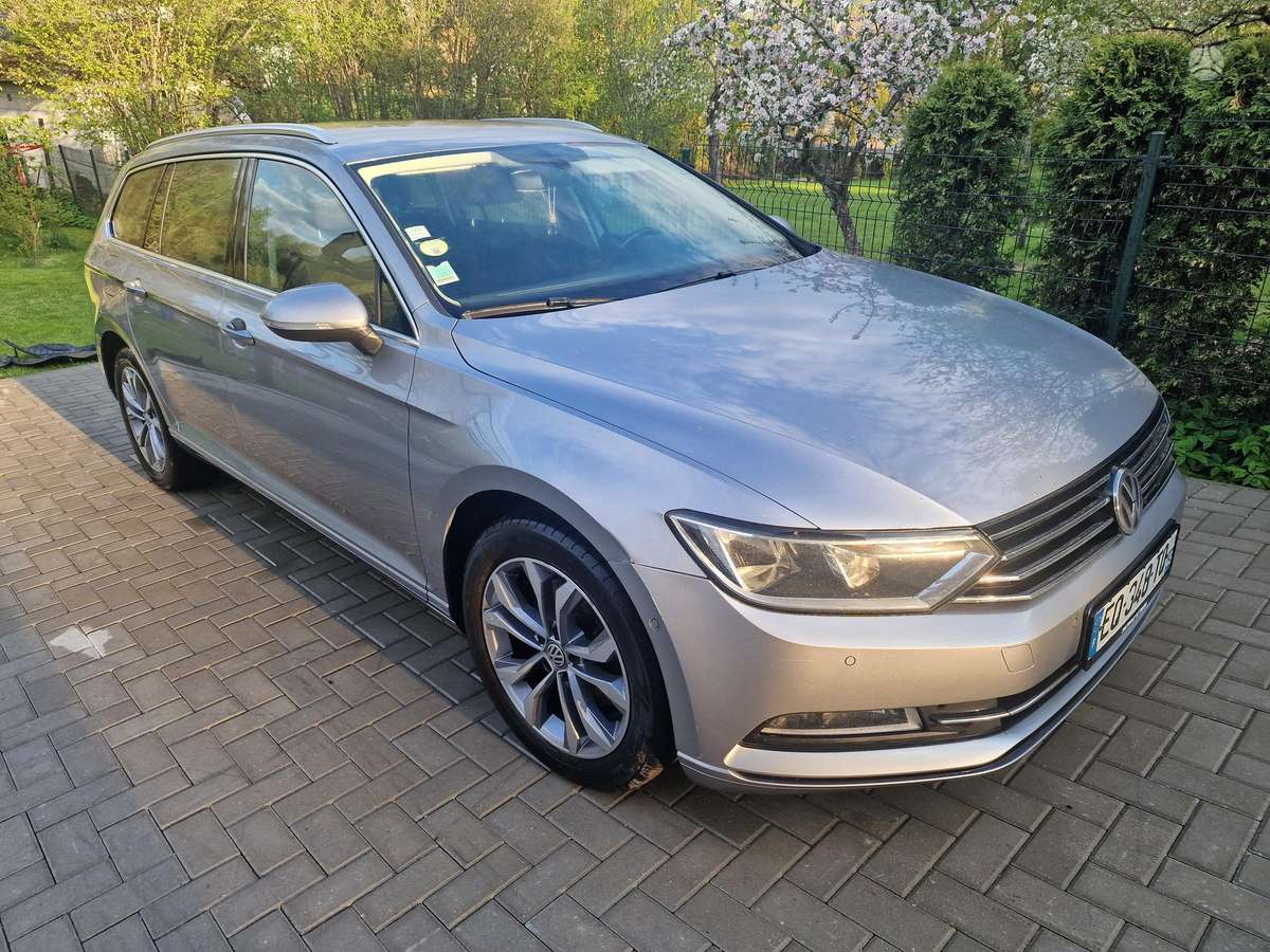 Volkswagen Passat - 1