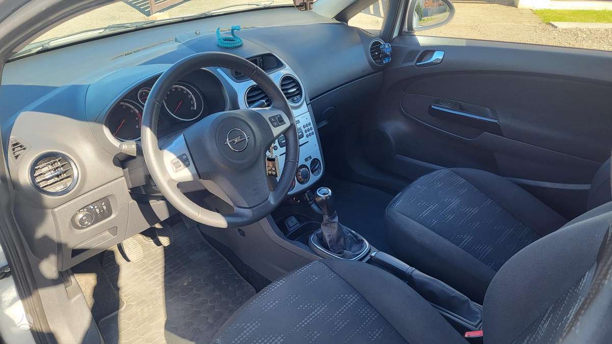Opel Corsa, 1.2 l., Хэтчбек