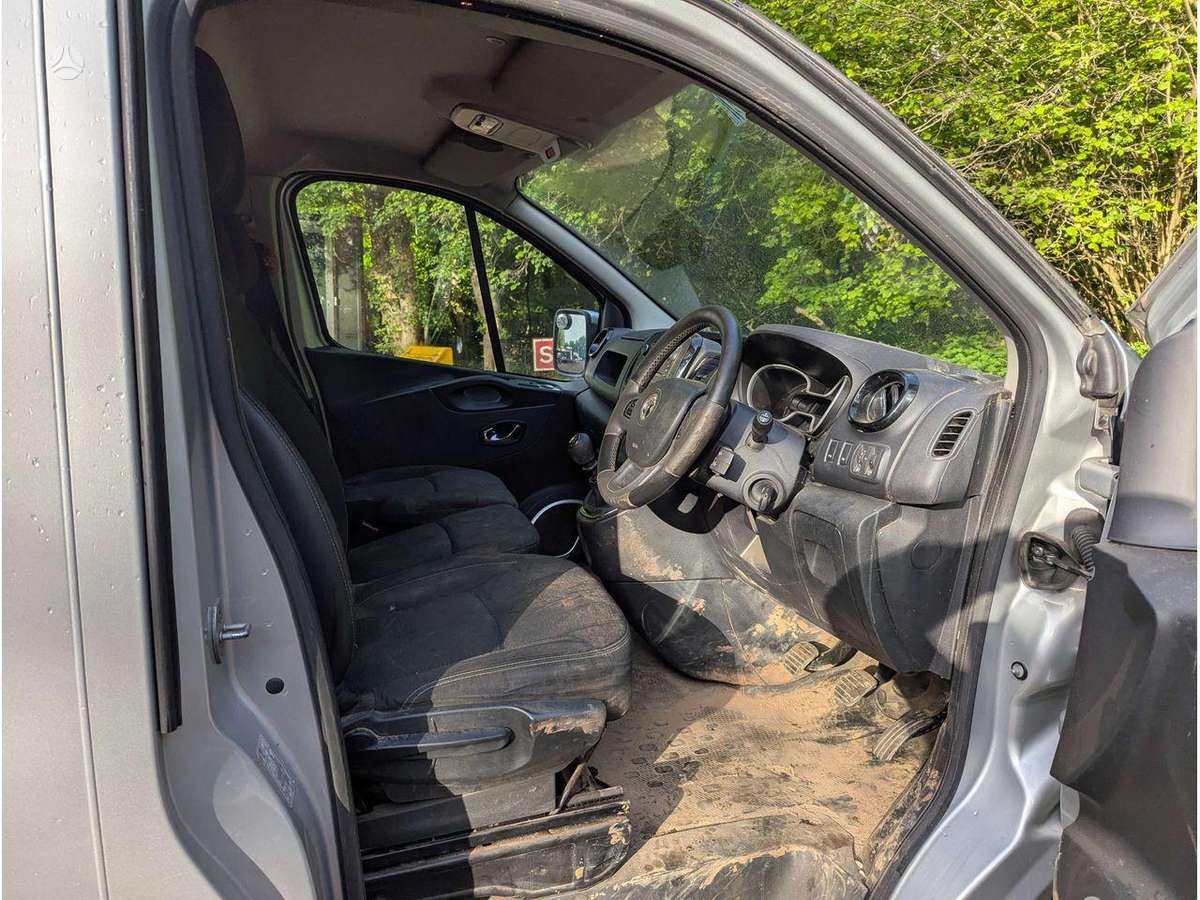 Opel Vivaro engine