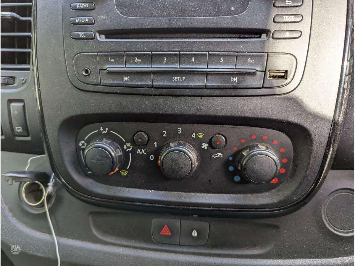 Opel Vivaro engine