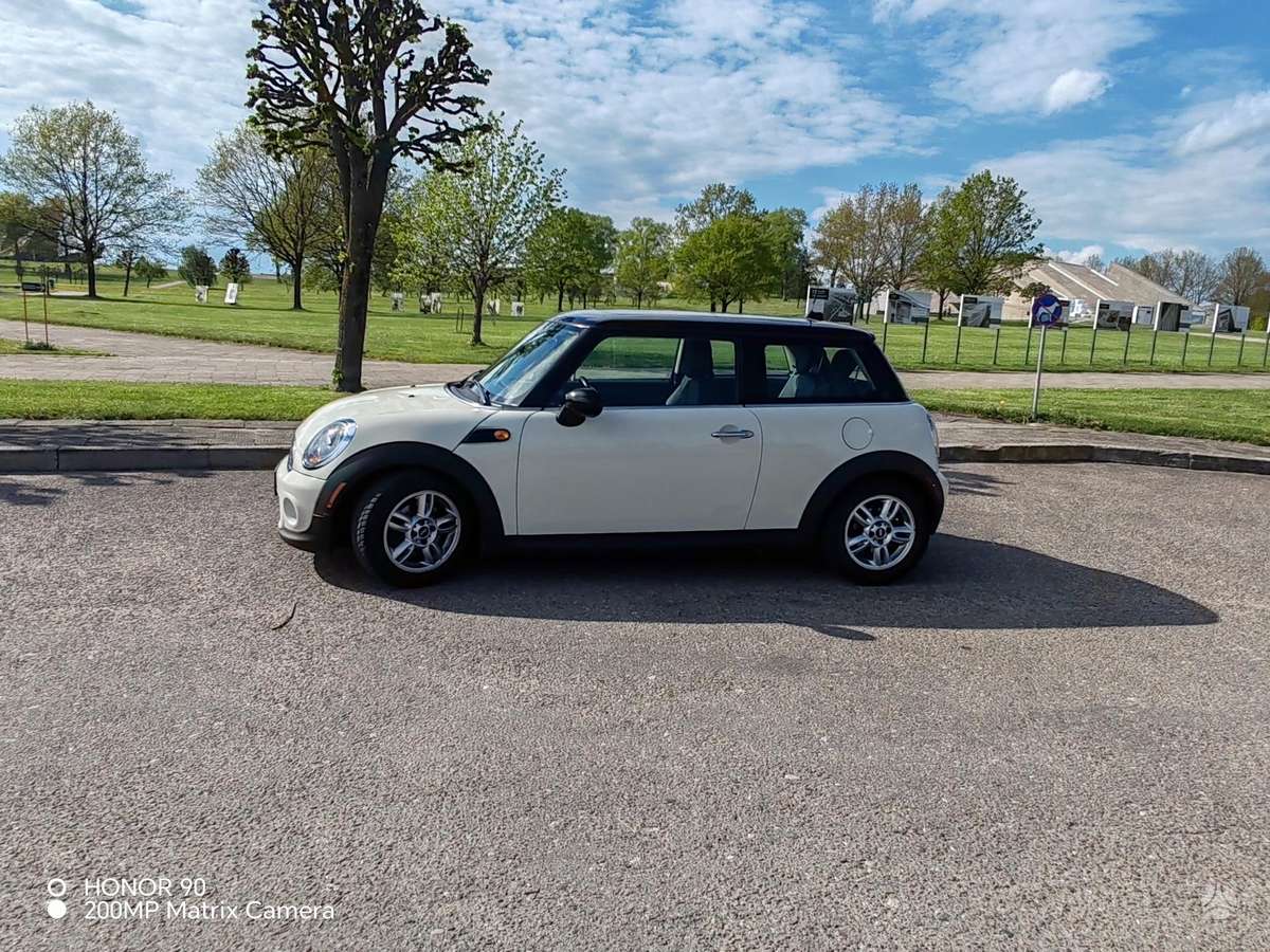 Mini Cooper, 1.6 l., hatchback