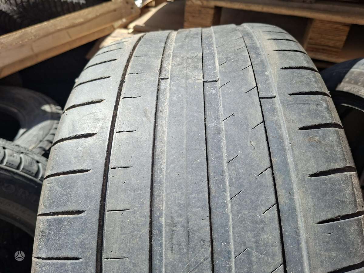 Michelin, vasarinės 275/35 R22