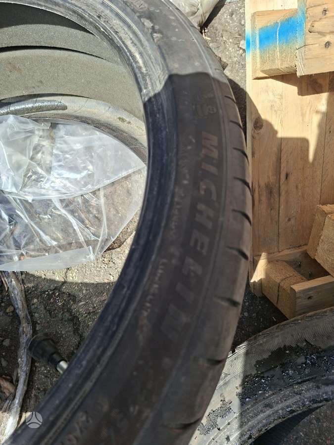 Michelin, vasarinės 275/35 R22