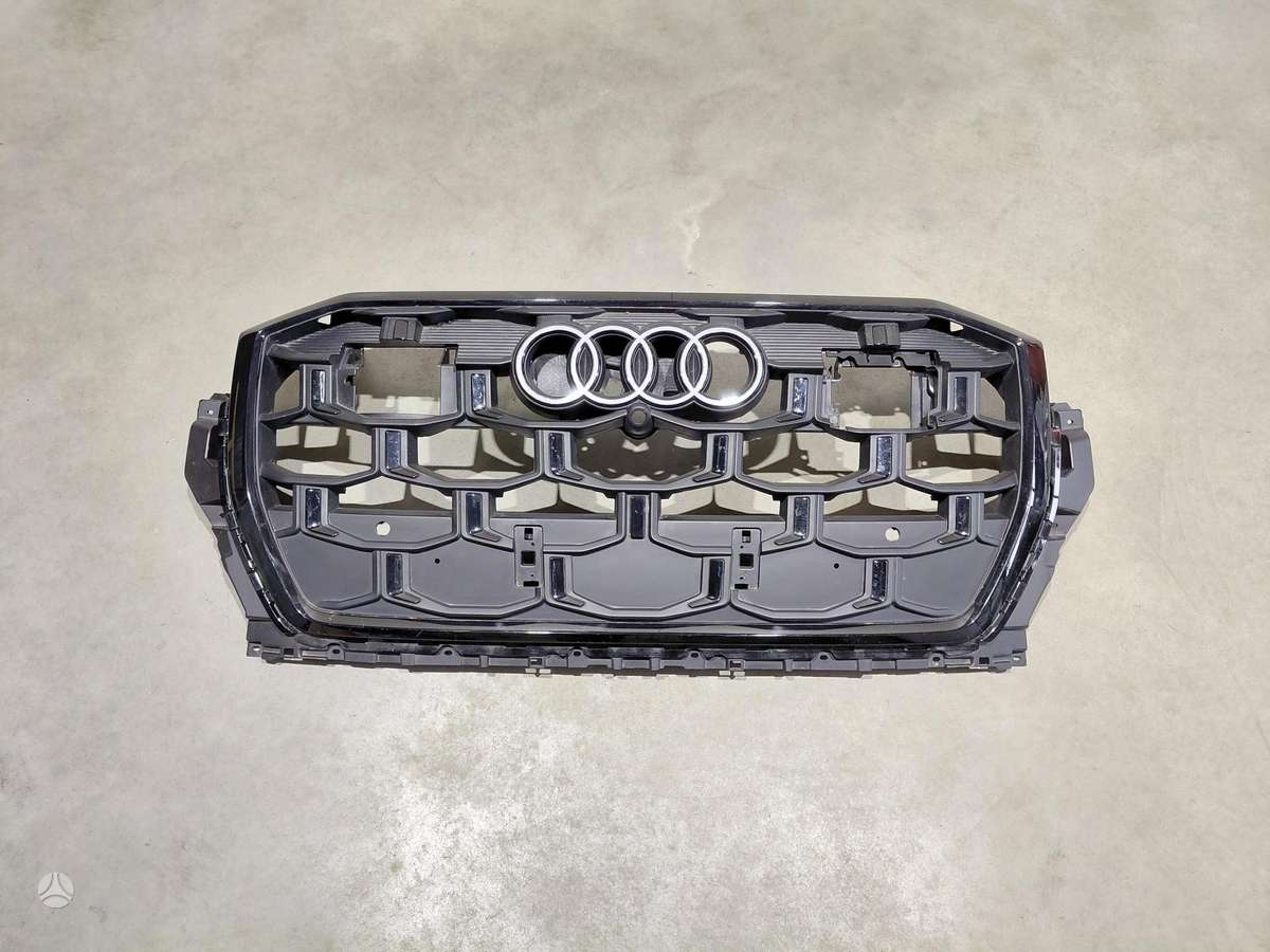 Audi Q7 front grill